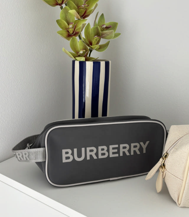 Burberry Toilettaske Grå
